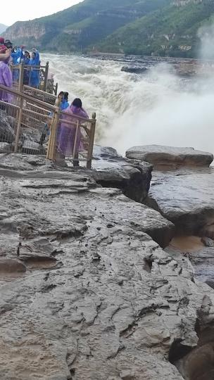 黃河壺口大瀑布非常壯觀洶湧澎湃聲如洪鐘...