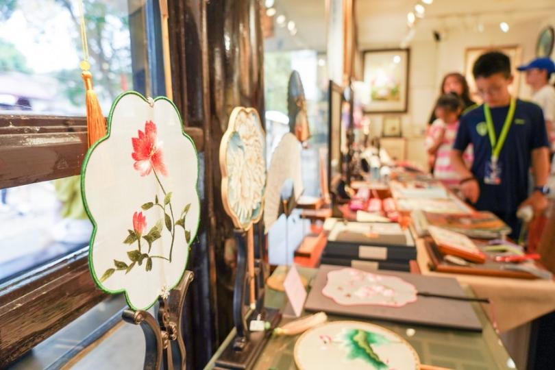 Suzhou embroidery epitomizes the resilience, patience and perseverance of the Chinese people, which ... Suzhou embroidery epitomizes the resilience, patience and perseverance of the Chinese people, which ...
