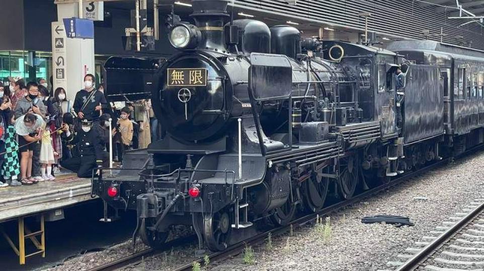 日本JR近日推出了「真實版無限列車」...