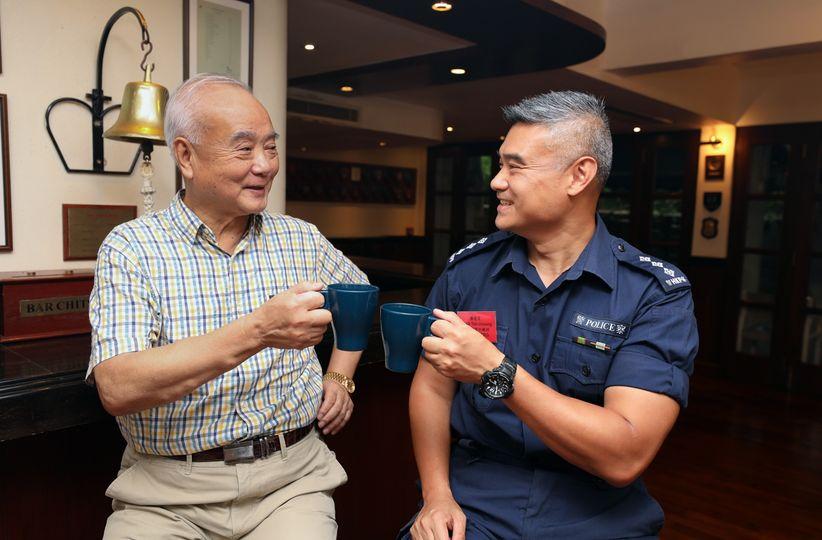 子女跟隨父母步伐投身警隊...