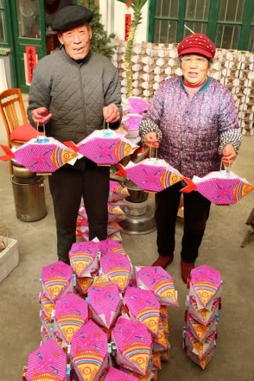 A skillful artisan and his wife......
