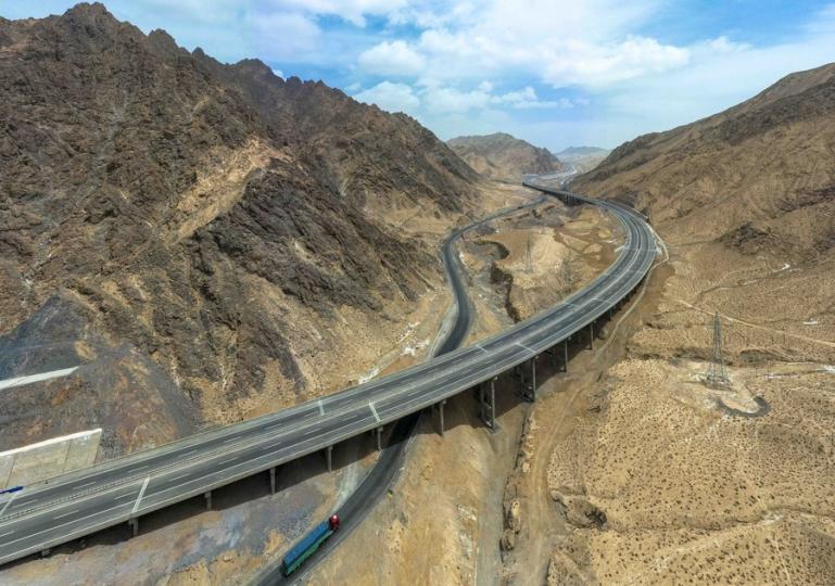 Xinjiang plans to invest 83.2 billion yuan (about 12.3 billion USD) in road construction in 2023.... Xinjiang plans to invest 83.2 billion yuan (about 12.3 billion USD) in road construction in 2023....