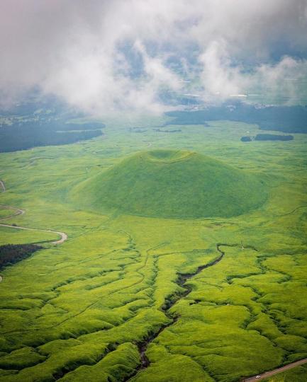 有看過這樣像倒扣飯碗的美麗山峰嗎？...