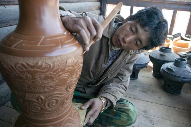 【原始製陶文化的活化石】侯賀良、和桂華／攝...