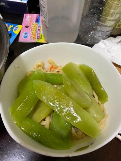 拜拜桌上「出現神秘菜色」脆脆的好好吃...