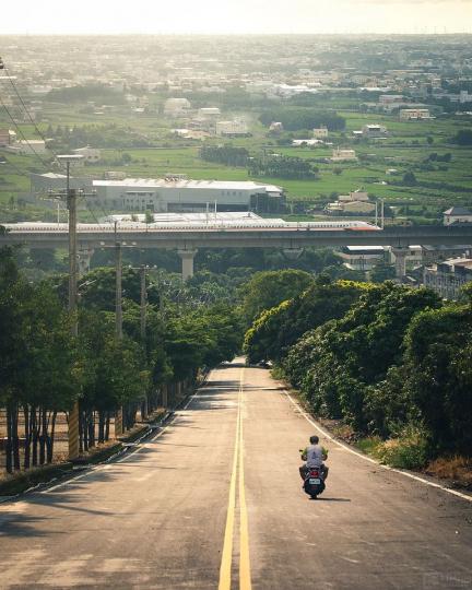 彰化縣社頭鄉的愜意田園道路...