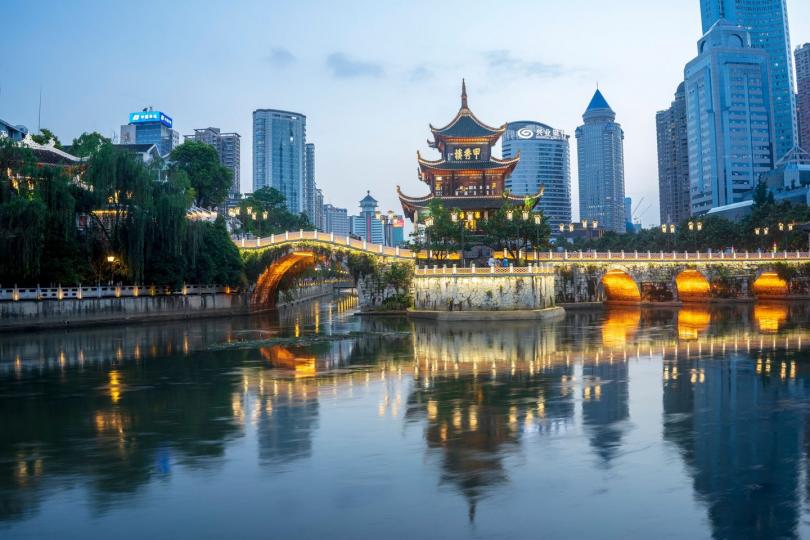 甲秀樓位於貴陽市南明區南明河鰲磯石上...