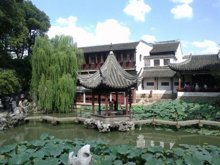 獅子林假山是中國古典園林中堆山最曲折，最複雜的實例之一。...