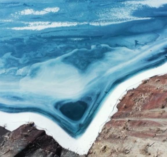新疆昌吉：肯斯瓦特湖驚現自然“海藍之心”...