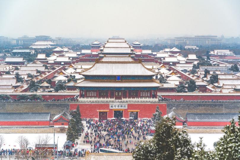 朱門金殿，夏雨冬雪......