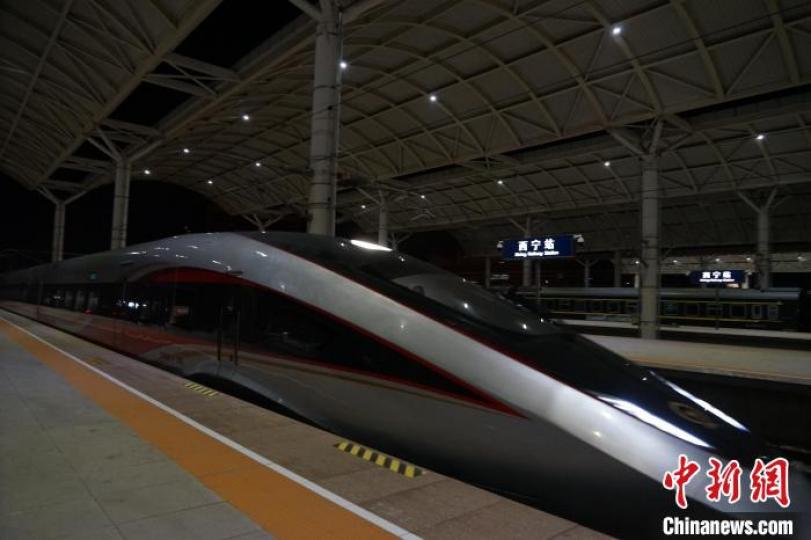 武漢首發的復興號智能動車組列車G853...