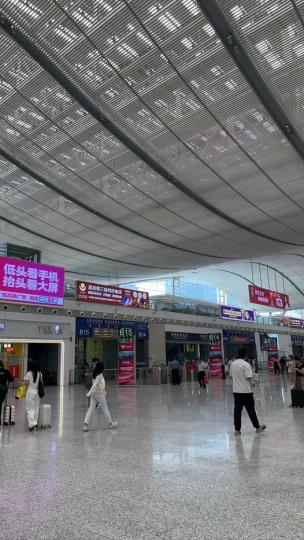 深圳北站坐高鐵.......