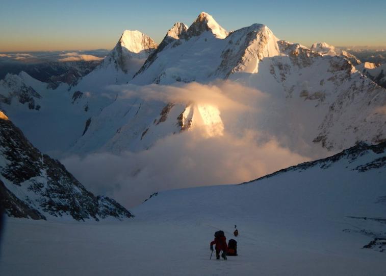 中國登山「大滿貫」第一人張梁在海拔8,068米的加舒爾布鲁木I峰攀登 張梁／攝...