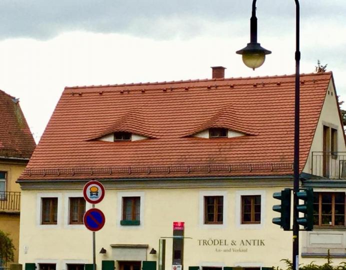 羅馬尼亞和德國的房子好像都會露出懷疑的表情...