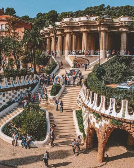 西班牙的奎爾公園（Park Güell）宛如一座令人嘆為觀止的露天博物館...