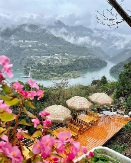 超唯美的山河景觀咖啡館...