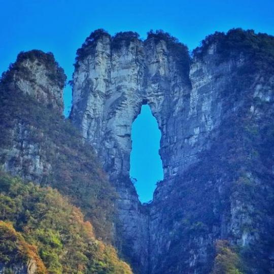 二天門：湖南张家界天门山因自然奇观天门洞而名扬天下...