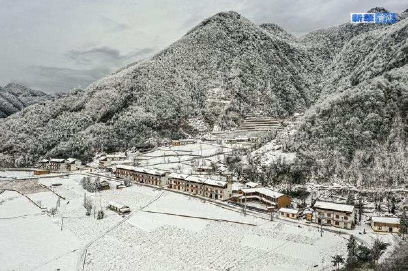銀裝素裹 巫山初雪.......