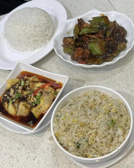 口水雞配炒飯、涼瓜炆鯇魚......