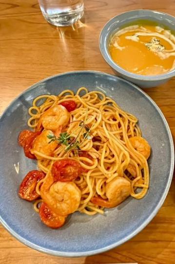 幻師酒吧餐廳吃飯.......