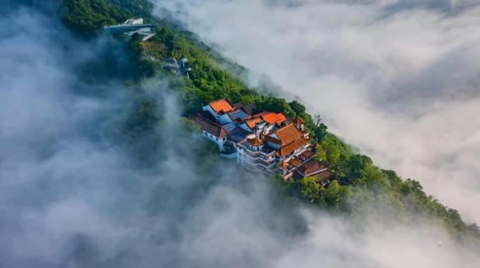 China, Hunan, Chenzhou · Su Xian Ridge...