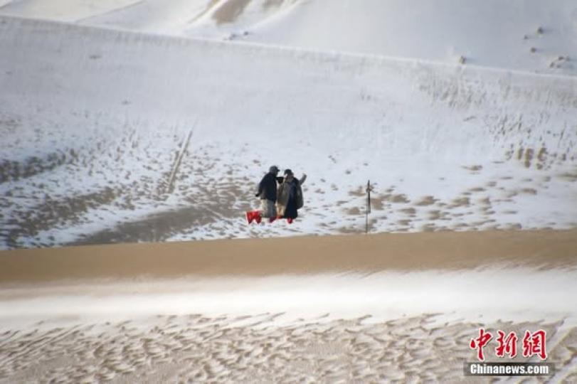 鳴沙山月牙泉冬景如畫......
