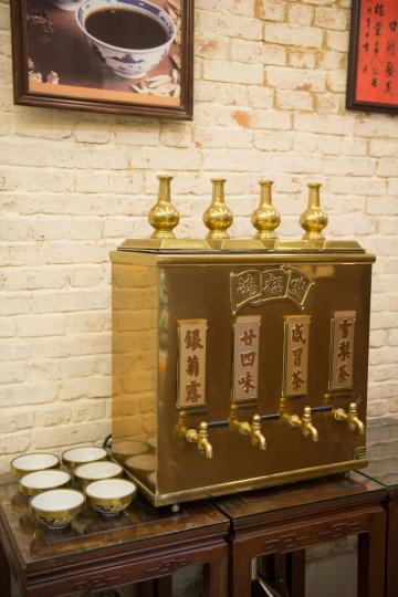 【夏日炎炎，飲杯涼茶】 任中豪／攝...