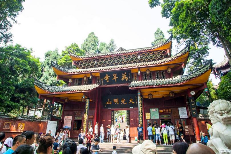 【佛教名山上的萬年寺】 汪正翔╱攝...