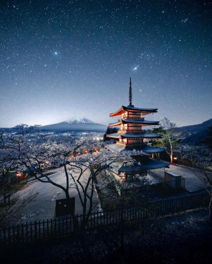 飄著雪花的優美夜色......