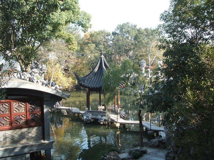 湖景美麗景色令人陶醉...