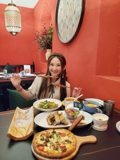 <納瓦新疆音樂餐廳-卓悅匯分店>...