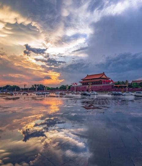 雨后京彩的天安门 ........