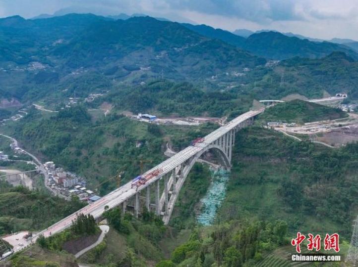 四川樂山至西昌高速公路蘇壩特大橋...
