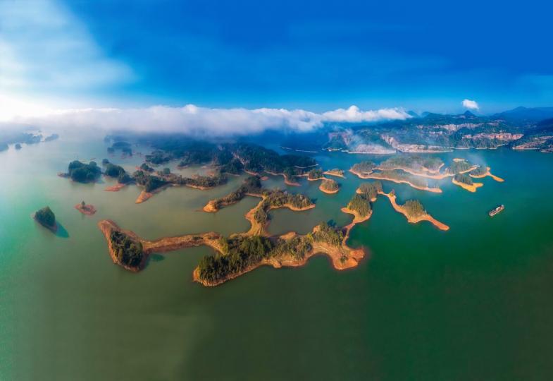 福建泰寧：碧水映丹山 林文強／攝...