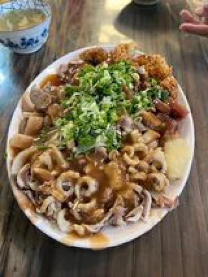 米苔目很
👍，魯味的菜捲很讚...