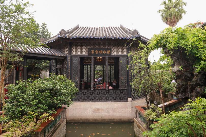 嶺南園林小巧，建築體量卻龐大...