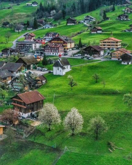瑞士
💚🇨🇭
📷:switzerland_with_marc...