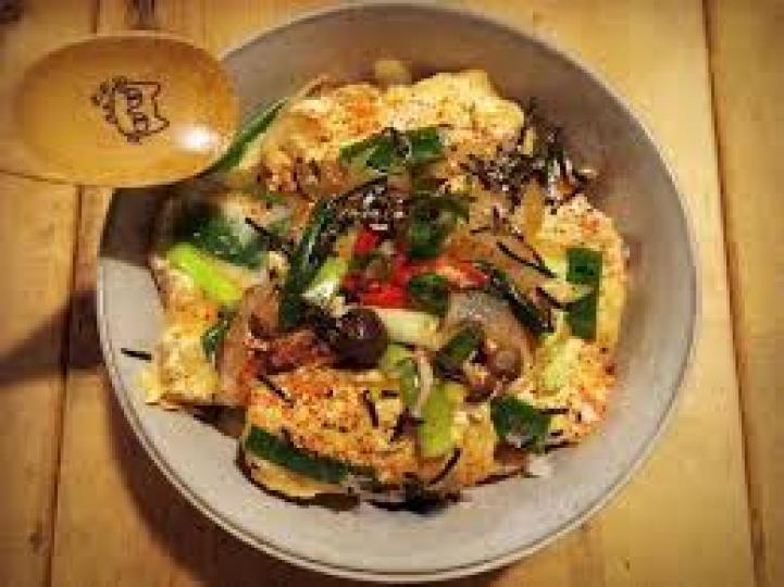 吃豆花就是要用倒的啊...