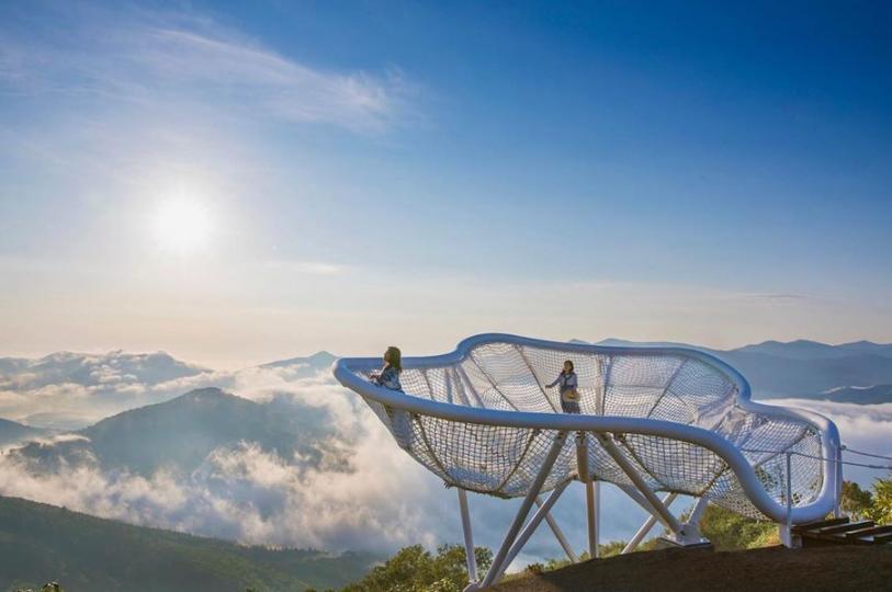 超夢幻的雲海吊床和高空雲朵吧檯...