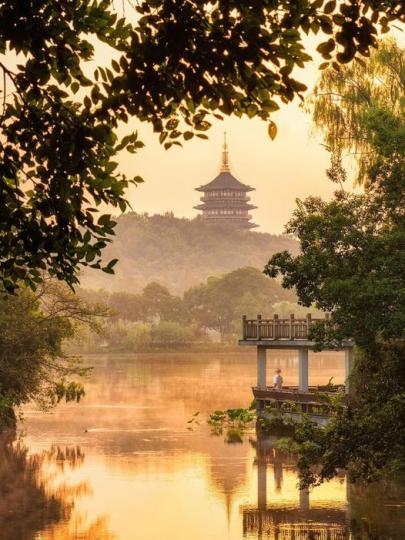 杭州西湖 · 欲把西湖比西子，淡妝濃抹總相宜...