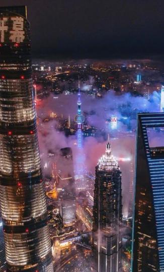 到外滩尽情感受夜的风情 ......