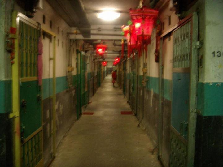 以前公屋走廊的紅色燈籠...
