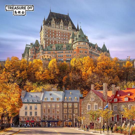踏入深秋，魁北克古城區特別美麗...