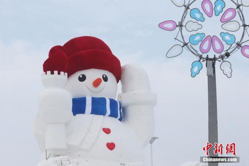 哈爾濱今冬首個“大雪人”主體完工...