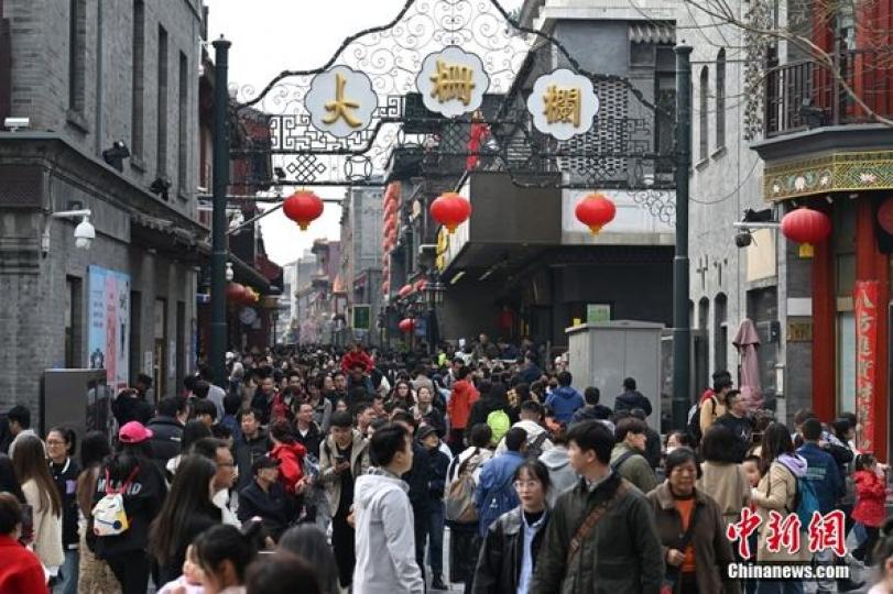 清明假期 北京旅遊景區遊人如織...