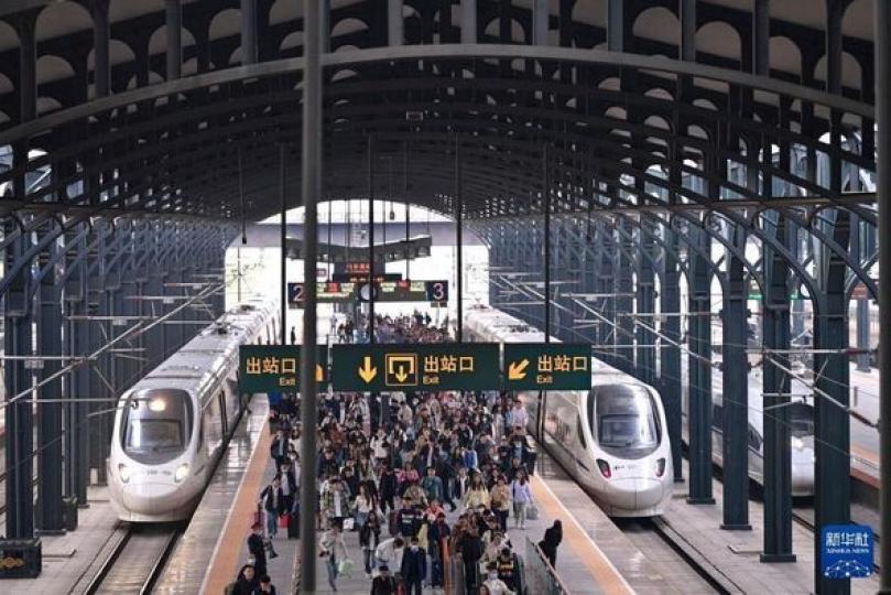 鐵路迎來「五一」假期客流高峰...