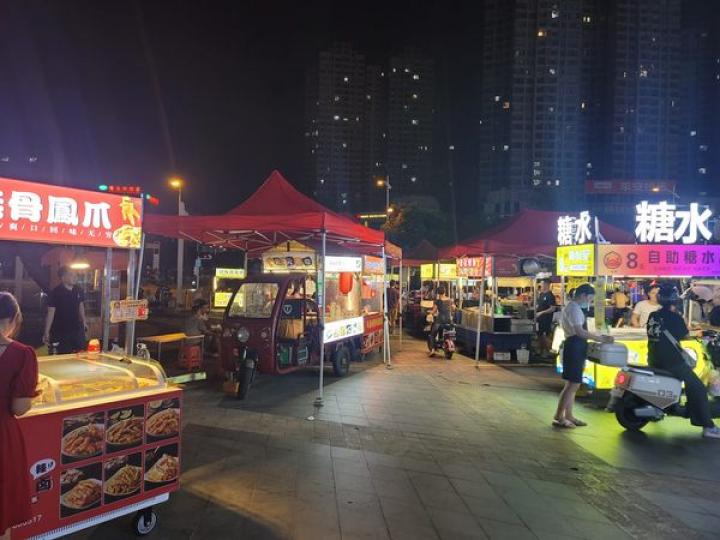 平民式嘅大笪地感覺......