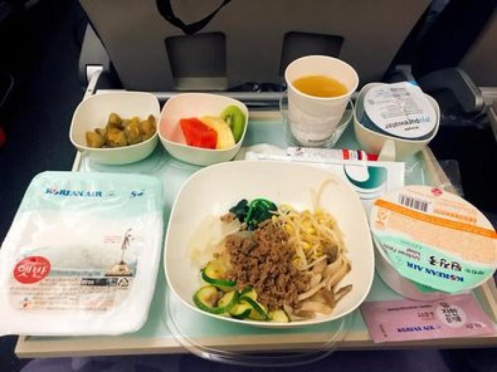 一人一個最好食嘅飛機餐...