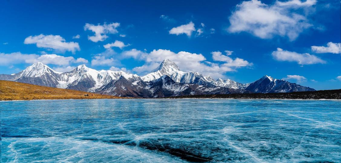 冬季來臨之時，冰雪盛景便籠蓋四野...