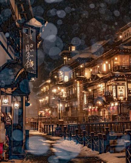 木造街道充滿了復古氛圍...
